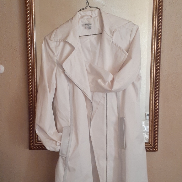 White- raincoat with belt - Picture 2 of 5